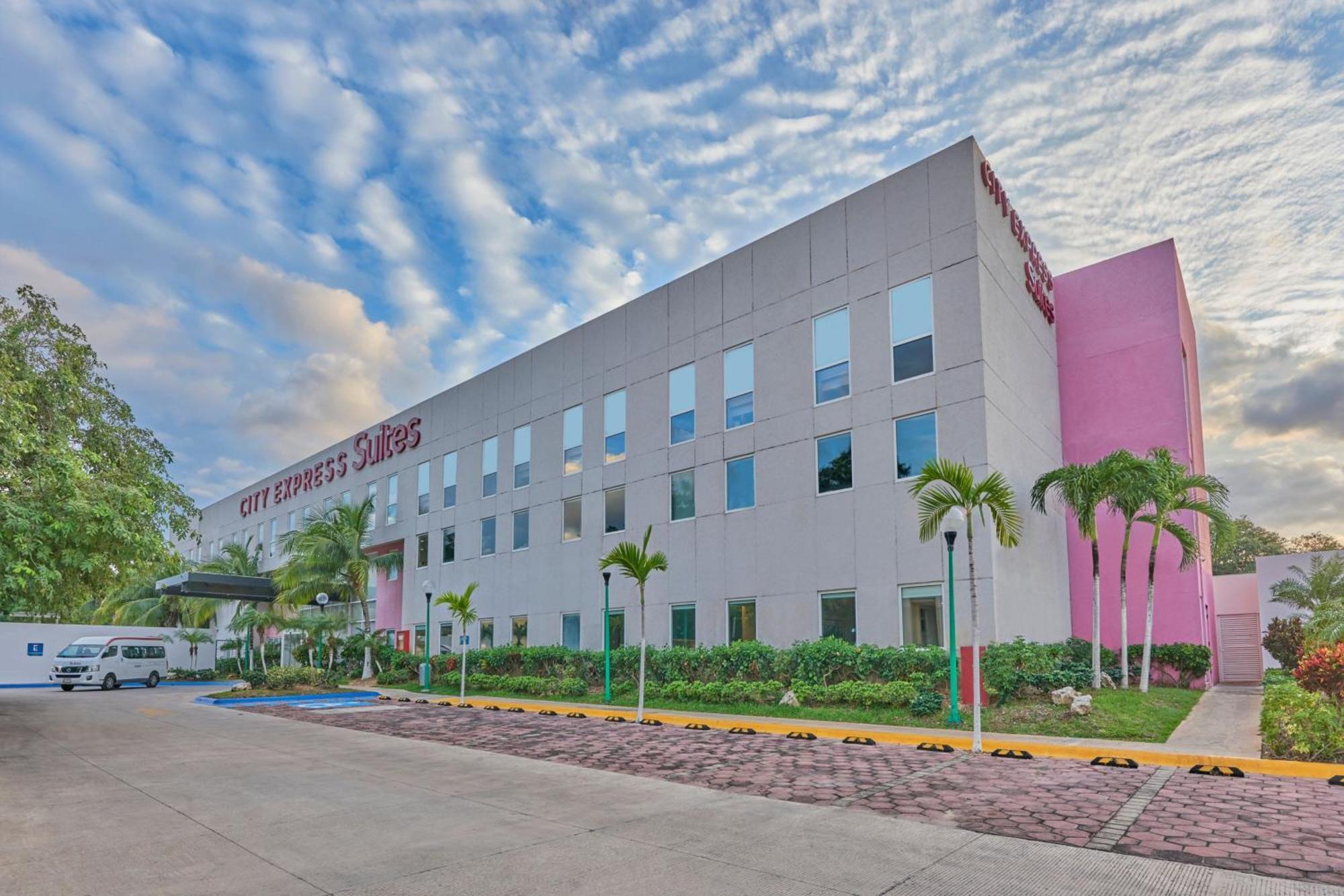 City Express Suites By Marriott بلايا ديل كارمن المظهر الخارجي الصورة