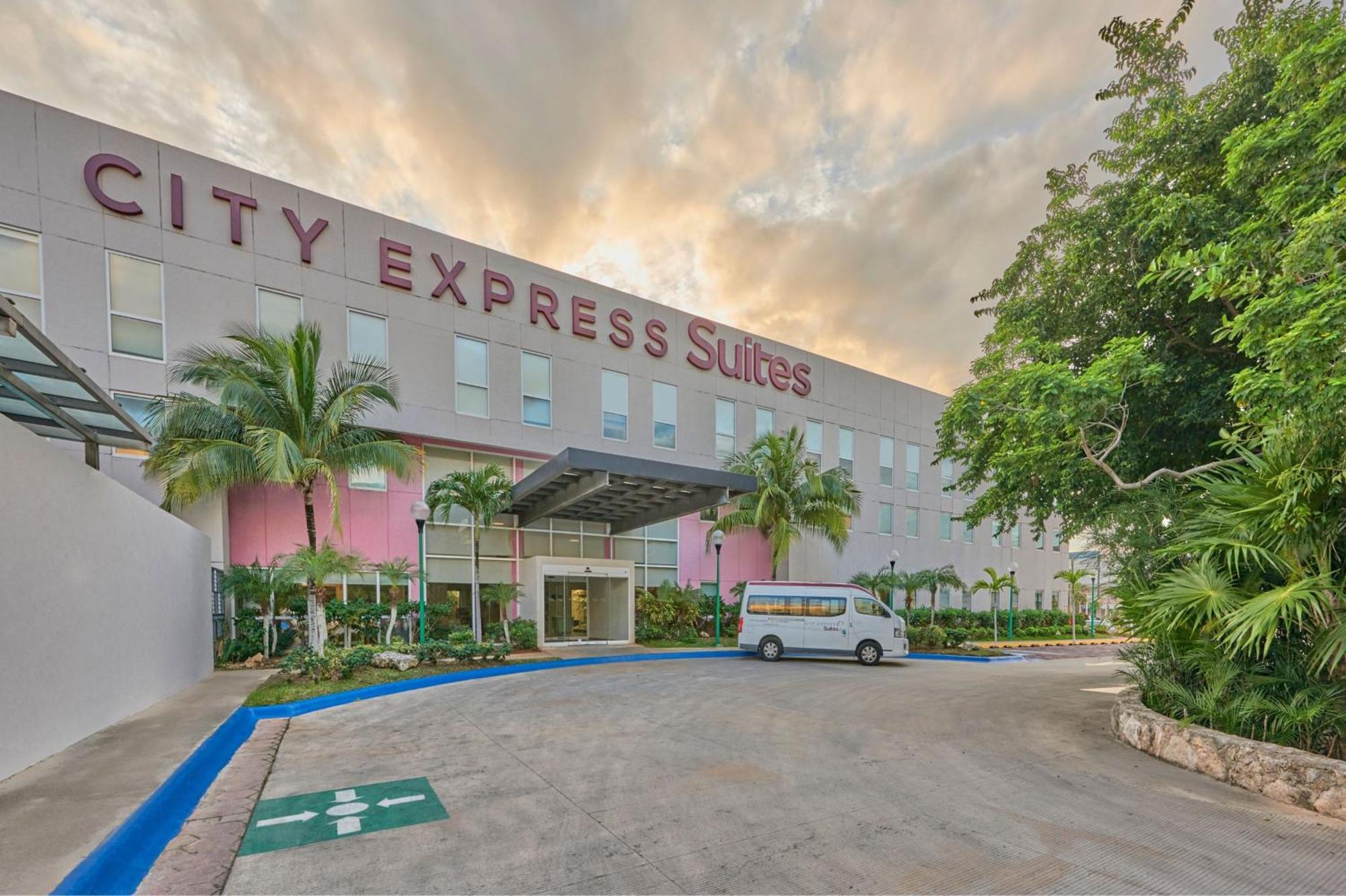 City Express Suites By Marriott بلايا ديل كارمن المظهر الخارجي الصورة