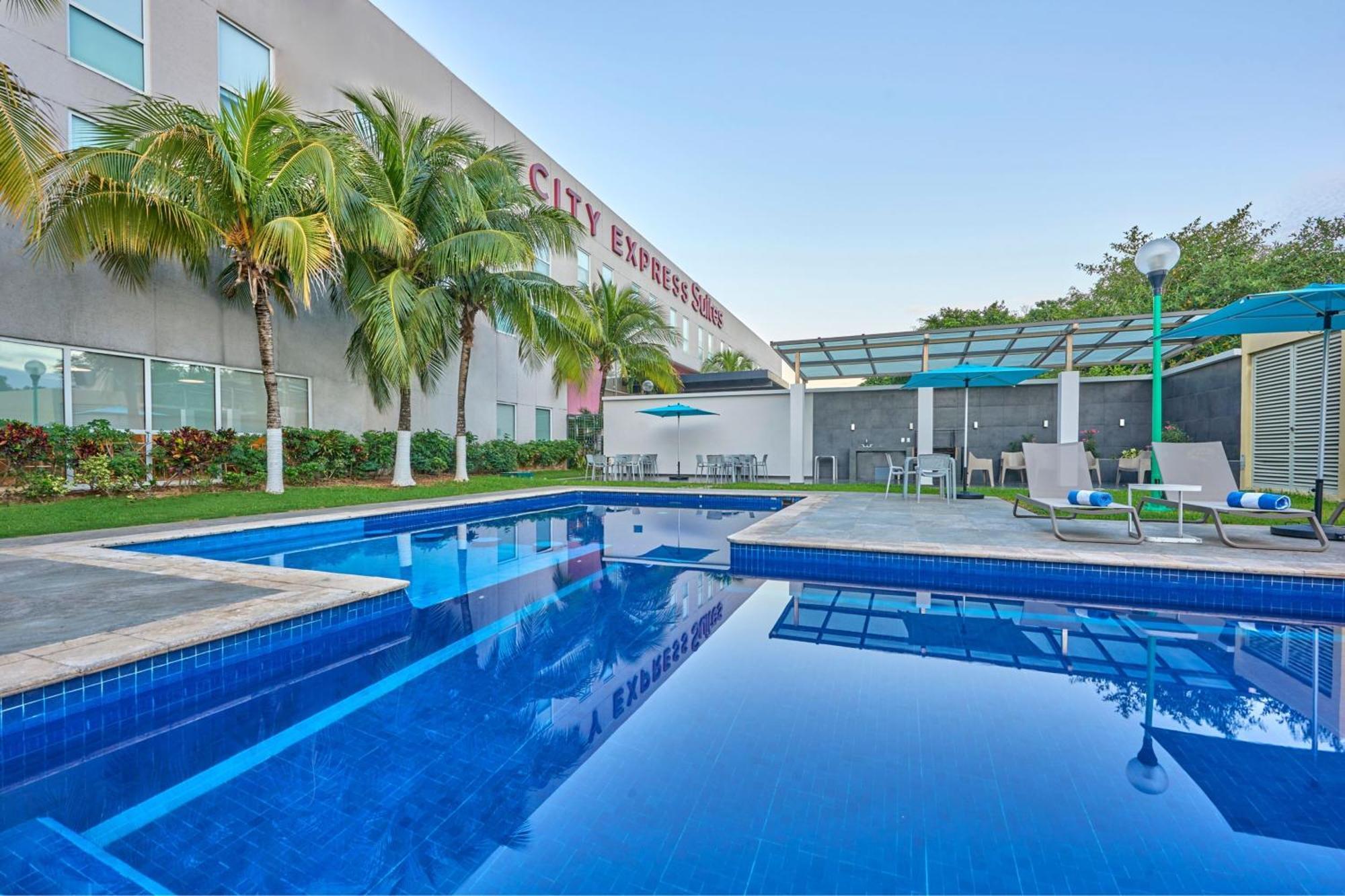 City Express Suites By Marriott بلايا ديل كارمن المظهر الخارجي الصورة