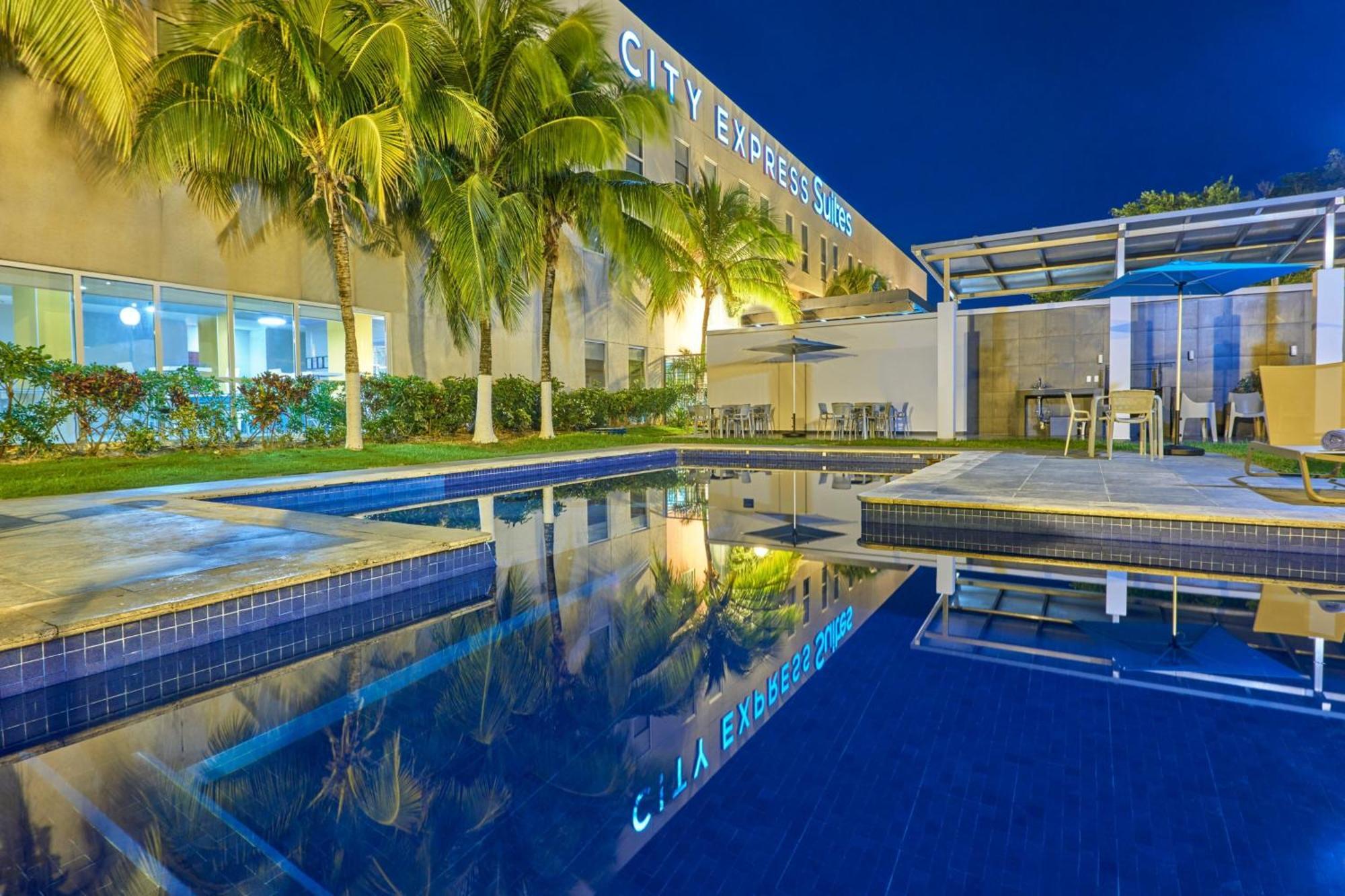 City Express Suites By Marriott بلايا ديل كارمن المظهر الخارجي الصورة