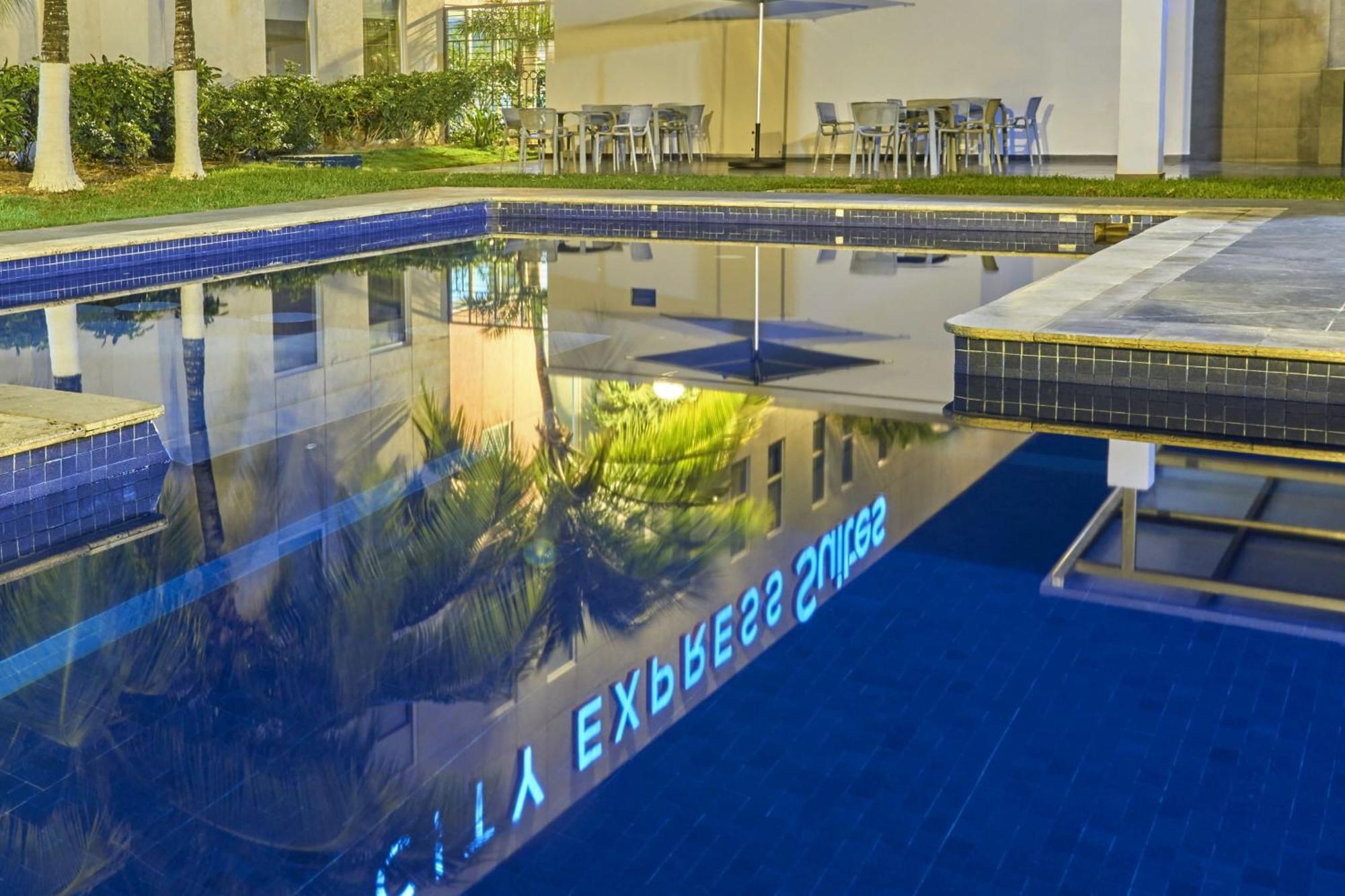 City Express Suites By Marriott بلايا ديل كارمن المظهر الخارجي الصورة