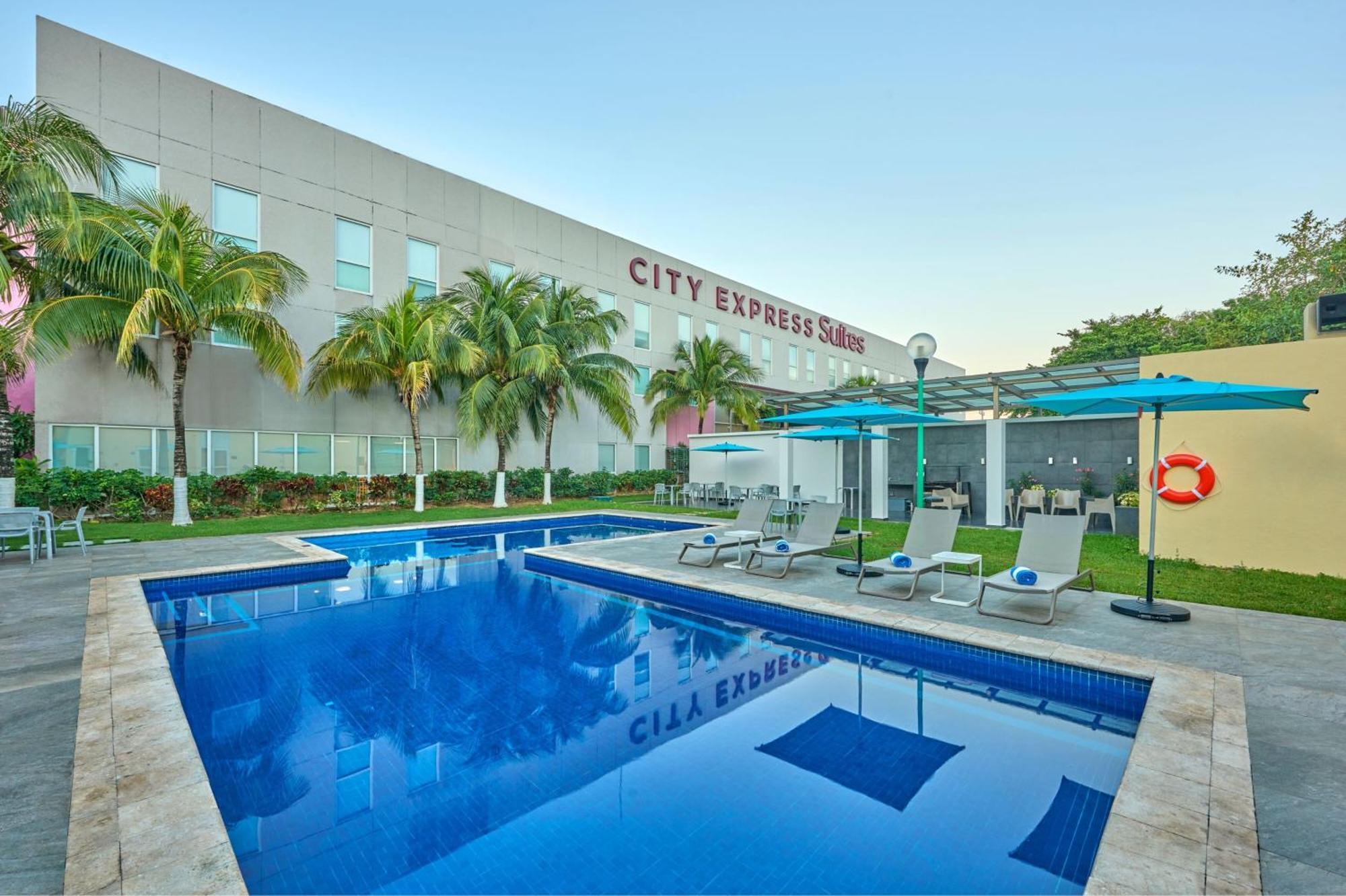 City Express Suites By Marriott بلايا ديل كارمن المظهر الخارجي الصورة