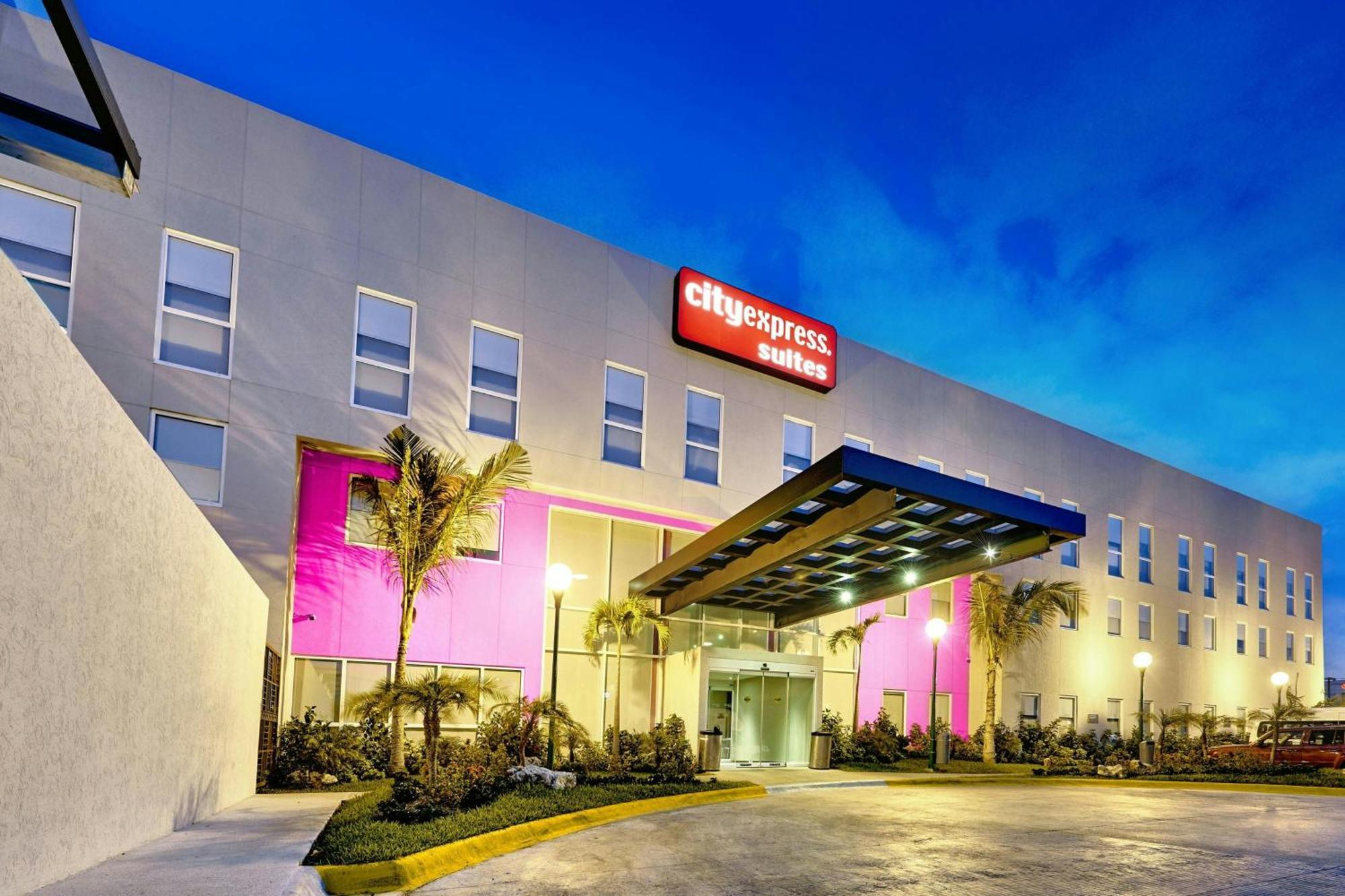 City Express Suites By Marriott بلايا ديل كارمن المظهر الخارجي الصورة